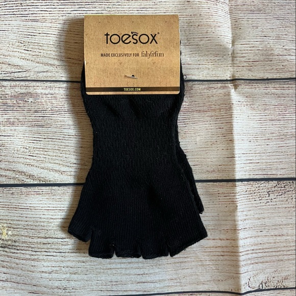 NWT black Toesox - Picture 5 of 8